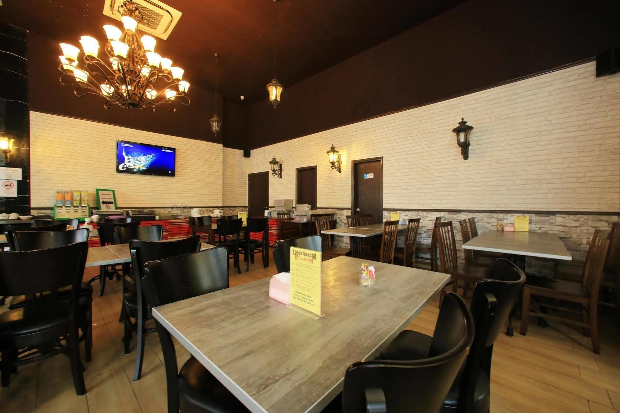 Oyo Premium Changkat Jalan Berangan