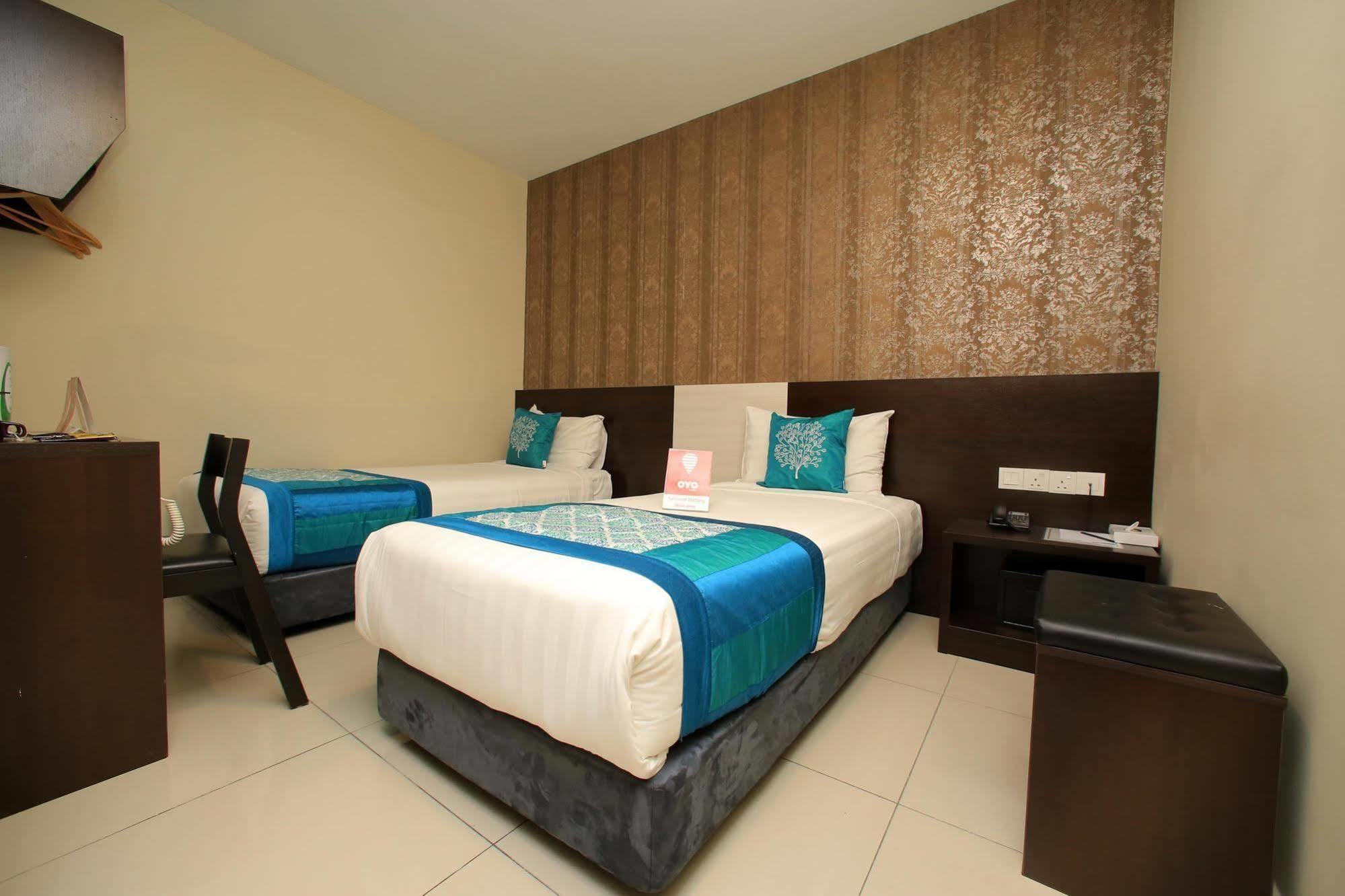 Oyo Premium Changkat Jalan Berangan Hotel